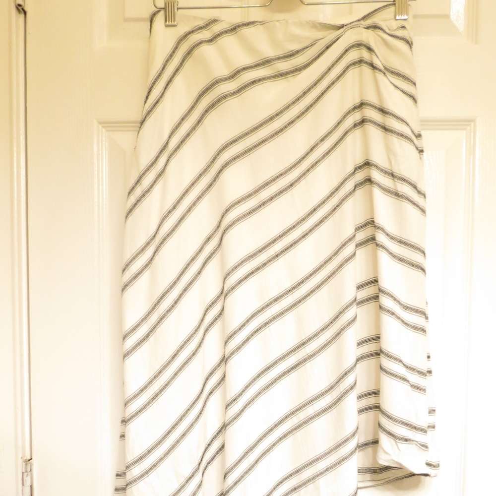 Eva Franco. Black and White Angled Skirt